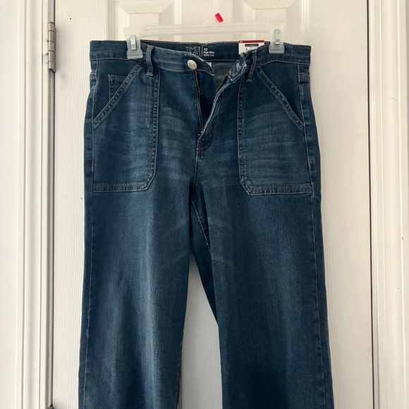 Time and Tru blue denim wide leg/high waist jeans. - Picture 9 of 11